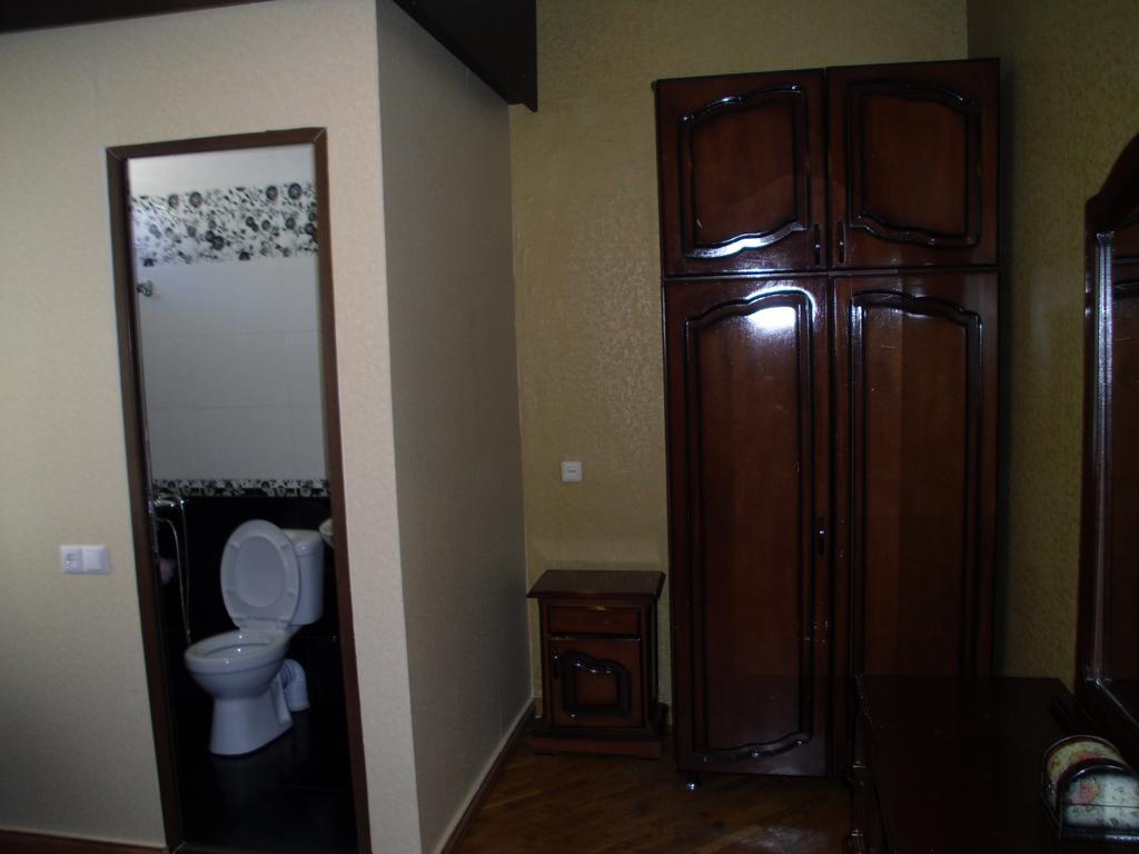 Suliko Guest House Batumi Bagian luar foto