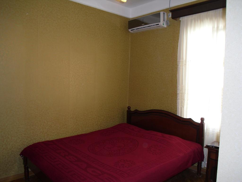 Suliko Guest House Batumi Bagian luar foto