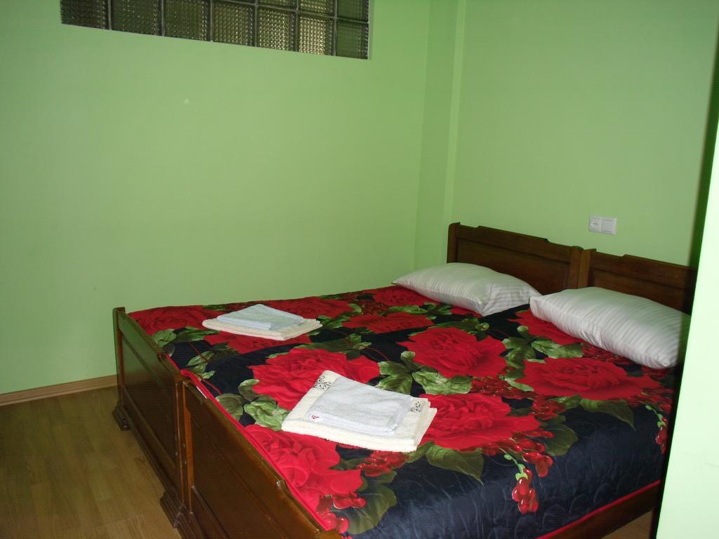 Suliko Guest House Batumi Bagian luar foto
