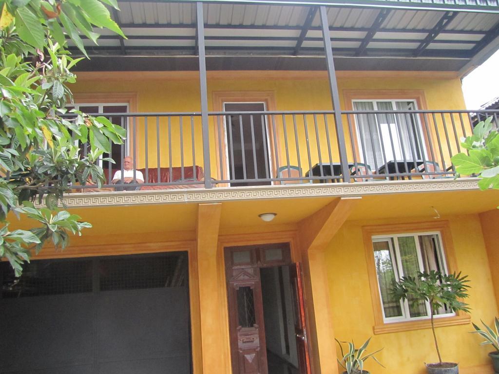Suliko Guest House Batumi Bagian luar foto