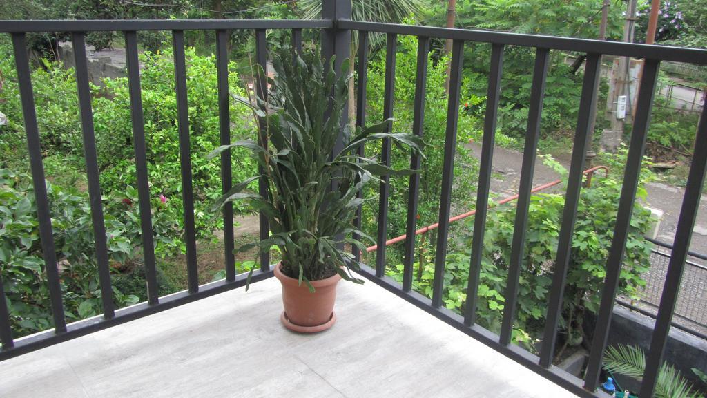 Suliko Guest House Batumi Bagian luar foto