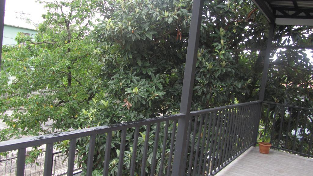 Suliko Guest House Batumi Bagian luar foto