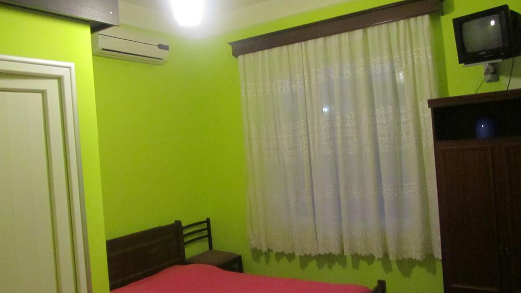 Suliko Guest House Batumi Bagian luar foto