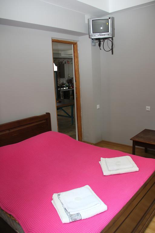 Suliko Guest House Batumi Bagian luar foto