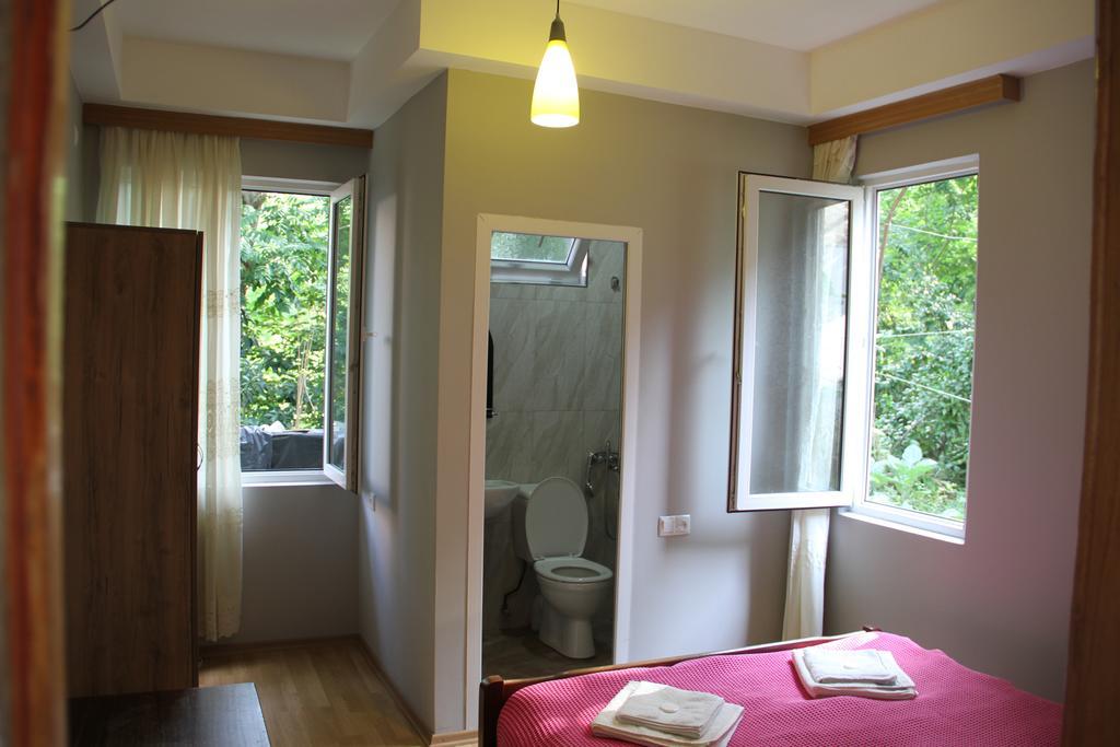 Suliko Guest House Batumi Bagian luar foto