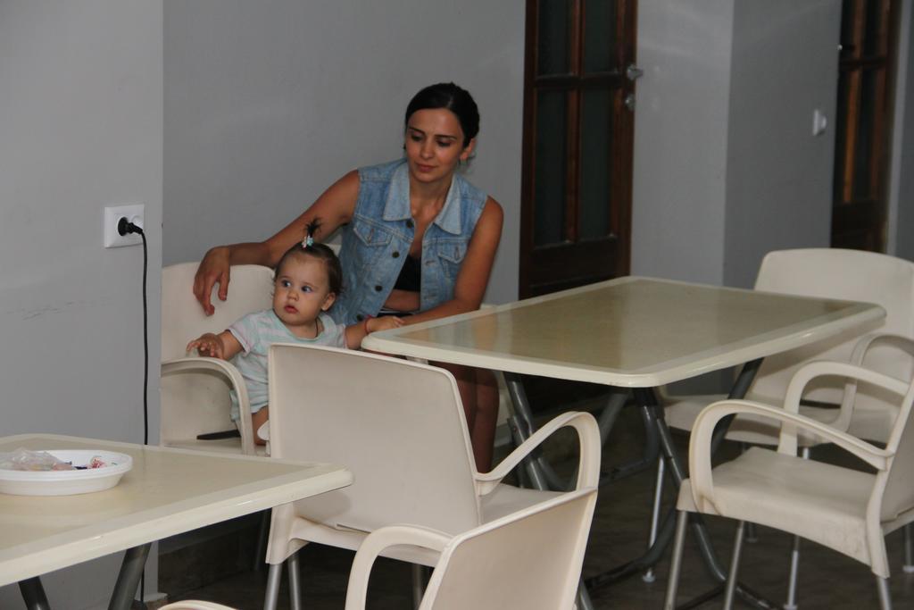 Suliko Guest House Batumi Bagian luar foto
