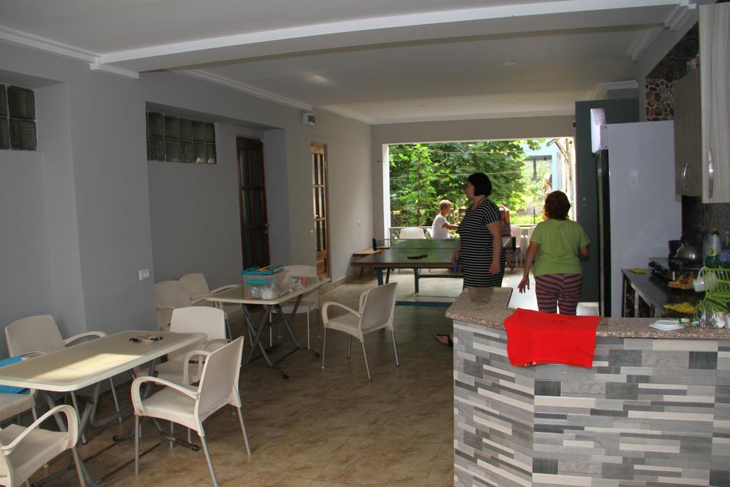 Suliko Guest House Batumi Bagian luar foto