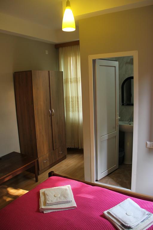 Suliko Guest House Batumi Bagian luar foto