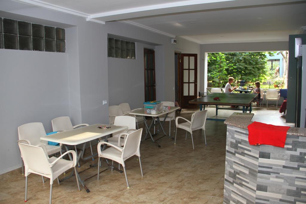 Suliko Guest House Batumi Bagian luar foto