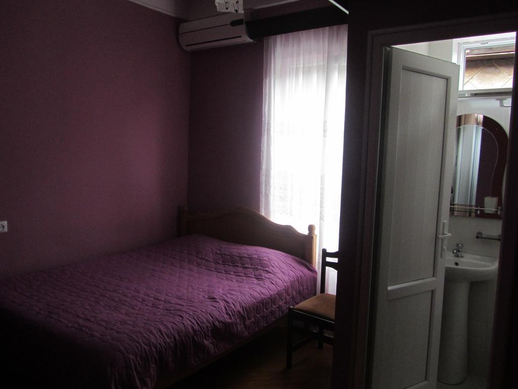 Suliko Guest House Batumi Bagian luar foto