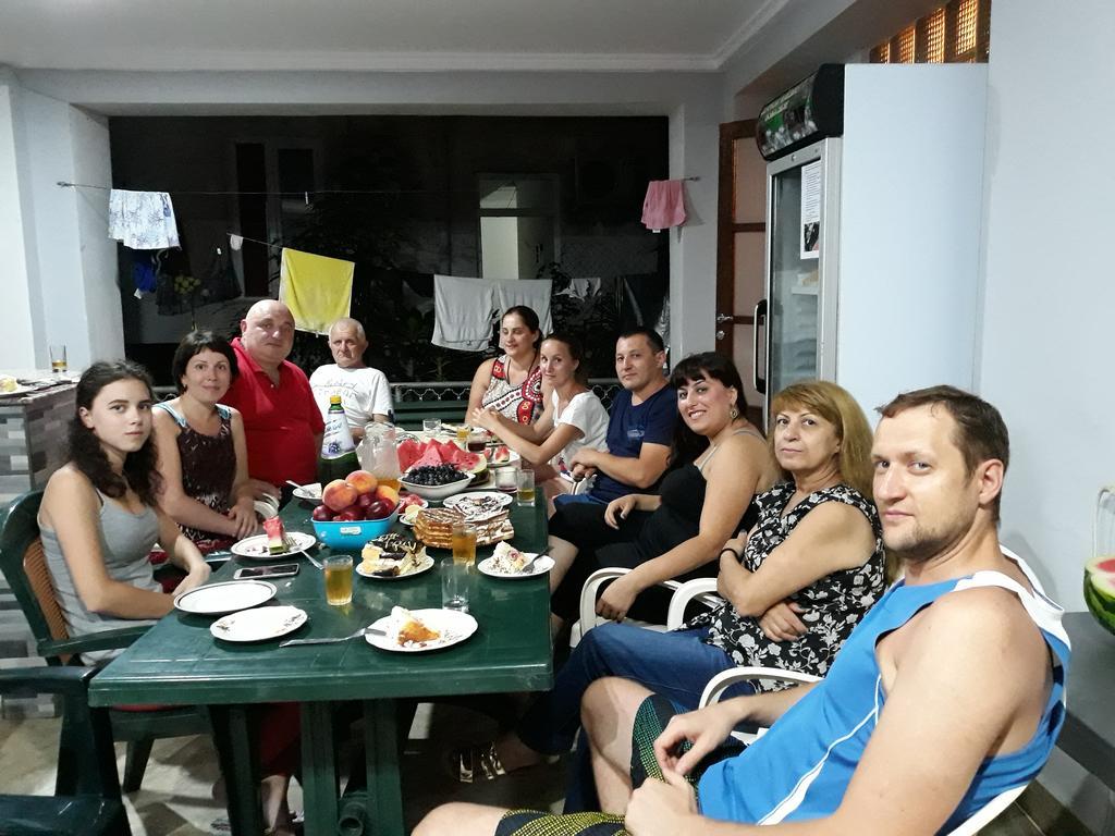 Suliko Guest House Batumi Bagian luar foto