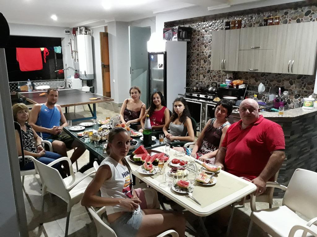 Suliko Guest House Batumi Bagian luar foto